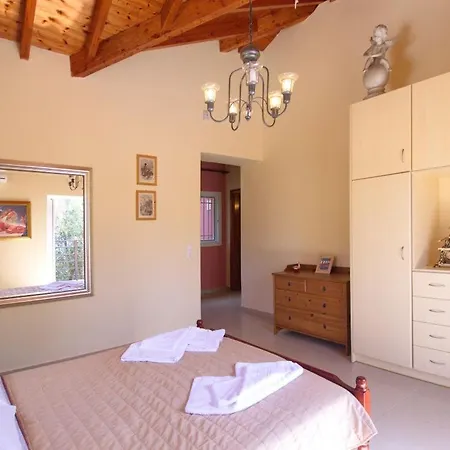 Kato Sleeps 8 Villa Kateleios