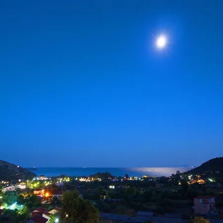 Kato Sleeps 8 * Kateleios