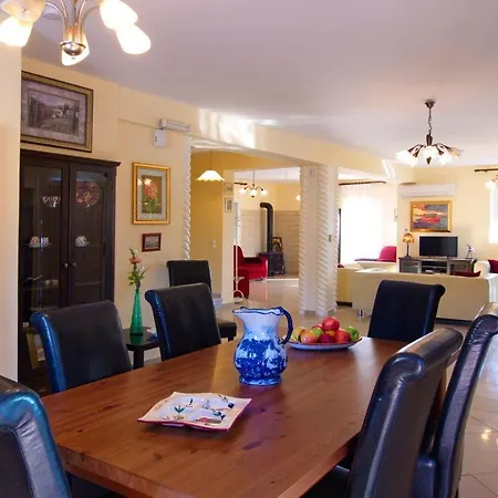 Kato Sleeps 8 Villa Kateleios