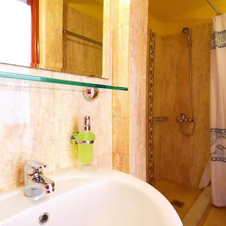 Вилла Kato Sleeps 8
