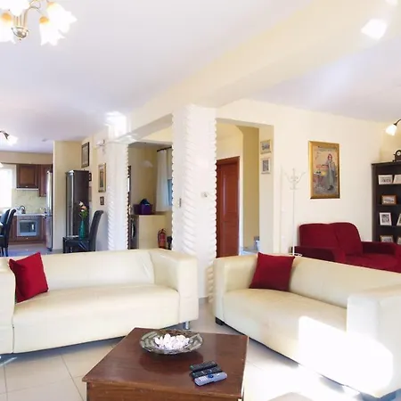 Kato Sleeps 8 Кателиос