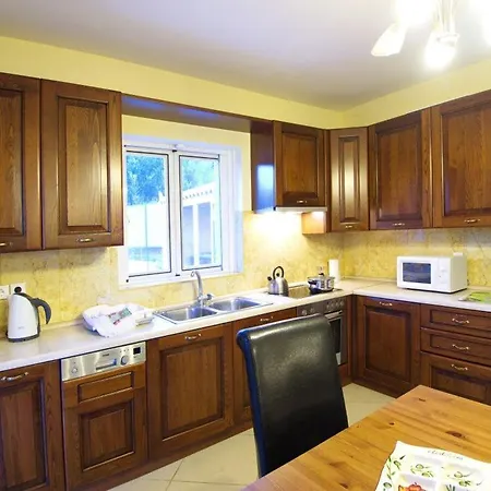 Kato Sleeps 8 Кателиос